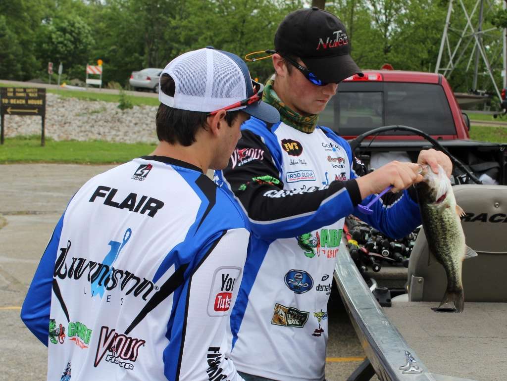 Nebraska anglers Andrew Flair and Ethan Mally load their fish into a weigh-in bag.