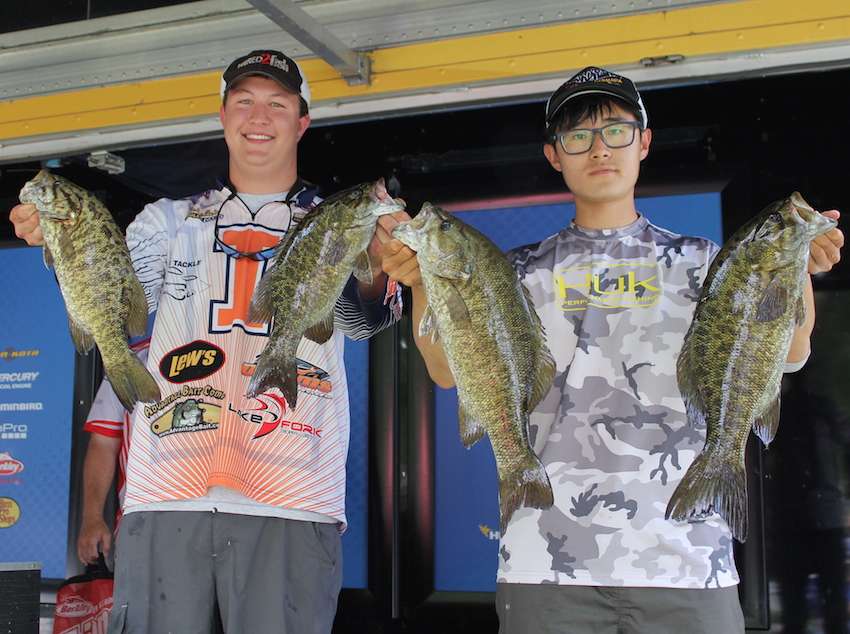Qiurun Chen and Luke Stoner of the University of Illinois with 13-6 for 5th. 
