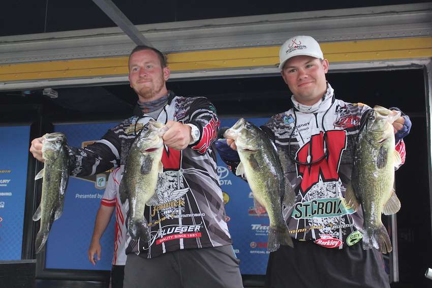 Adam Knowles and Konner Kearney of the University of Wisconsin finish 21st with 22-13, missing the cut by one place. 