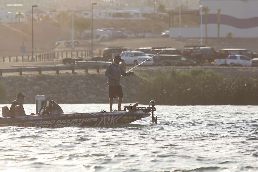 Follow along as the Bassmaster Elite at Lake Havasu presented by Dick Cepek Tires & Wheels gets underway. We start the morning with Lucas, Palaniuk, Pirch and Skeet. 