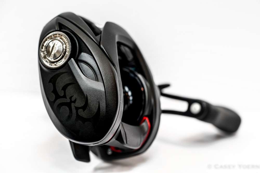 A clean matte black finish, red accents and tattooed with the Tatula logo.