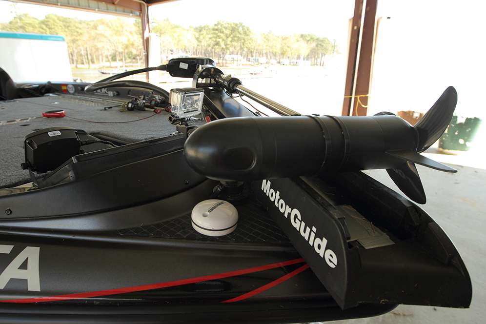 A Motorguide 109 trolling motor keeps Swindle moving when the outboard is off.