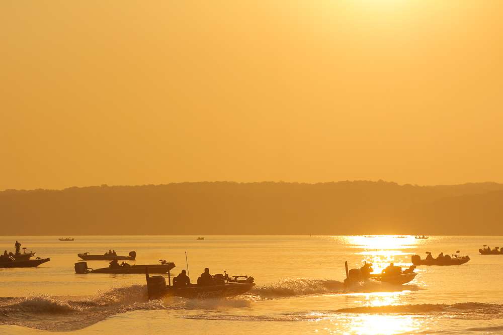 The top 60 head out for another day on Kentucky Lake. 