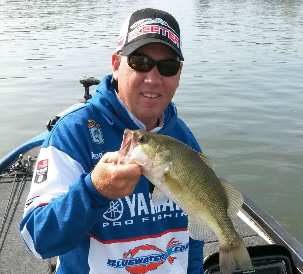 Alton Jones scores first keeper of Day 4. Photo by Bassmaster Marshal Brian Carroll
