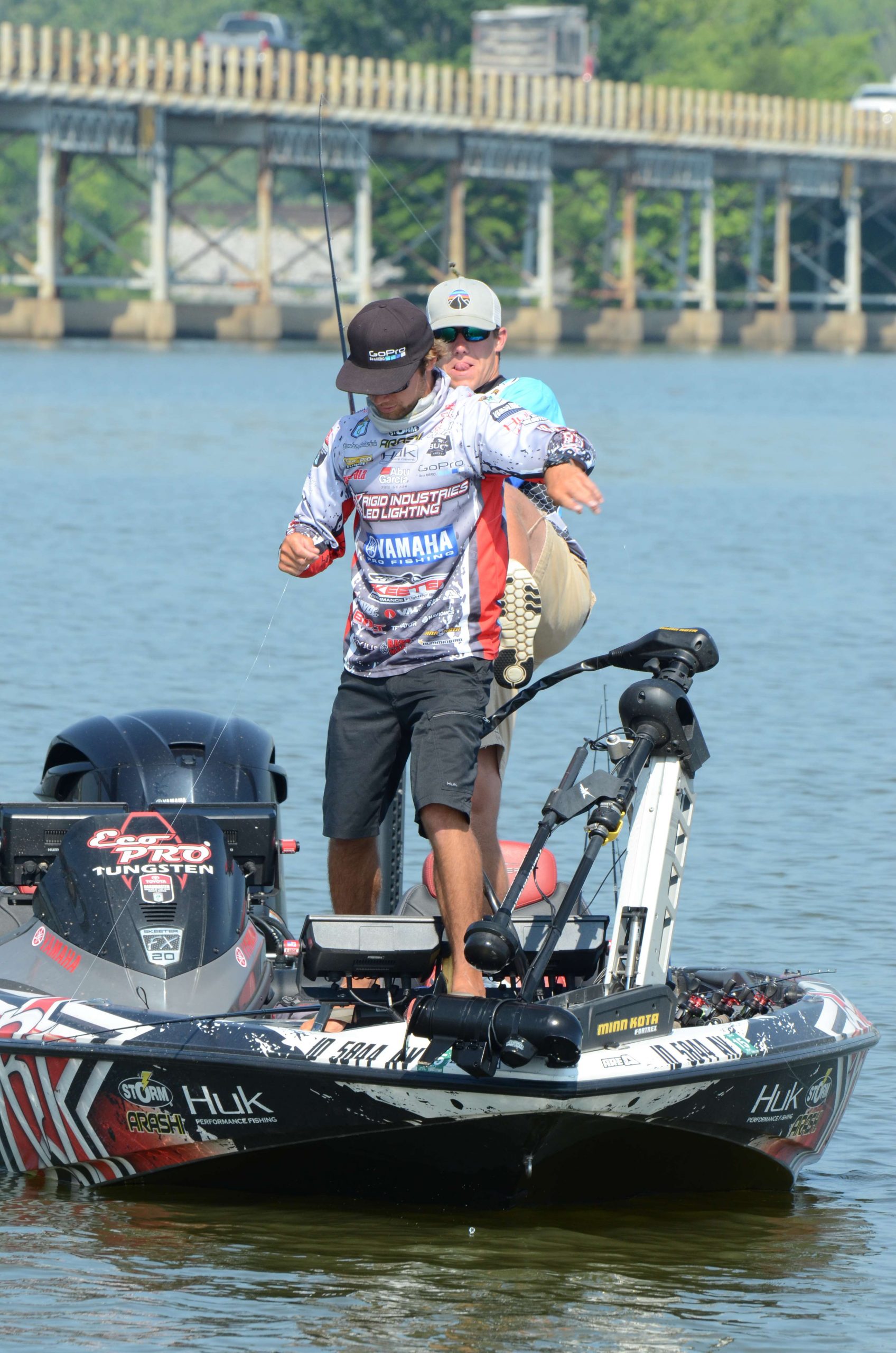 McNeil is having a little fun with Palaniuk, as the pro tries to free backlashed line from his trolling motor.
