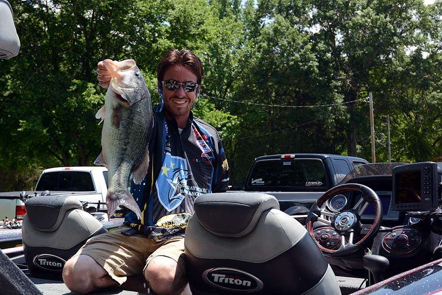 Freeman caught a largemouth weighing 5-14 that tied the same weight of the fish caught by Justin Singleton of Georgia College. 