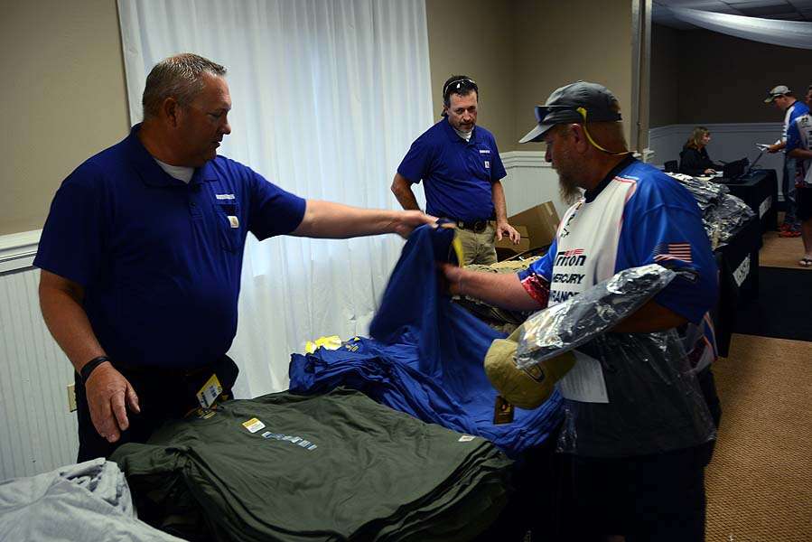 B.A.S.S. Nation Director Jon Stewart greets the anglers and provides the Carhartt t-shirt of their choice. 
