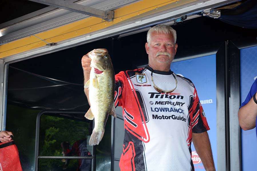Bass club veteran Albert Collins of Texas takes the lead with 13-0 overall and a cumulative weight of 27-3.