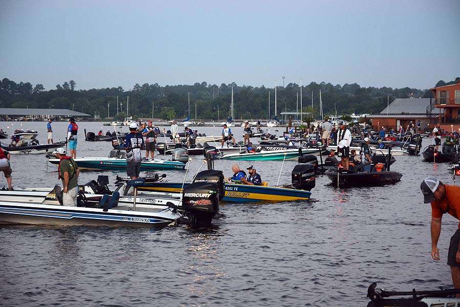 Anglers from 8 states are competing in the final day of the Old Milwaukee B.A.S.S. Nation Central Divisional.