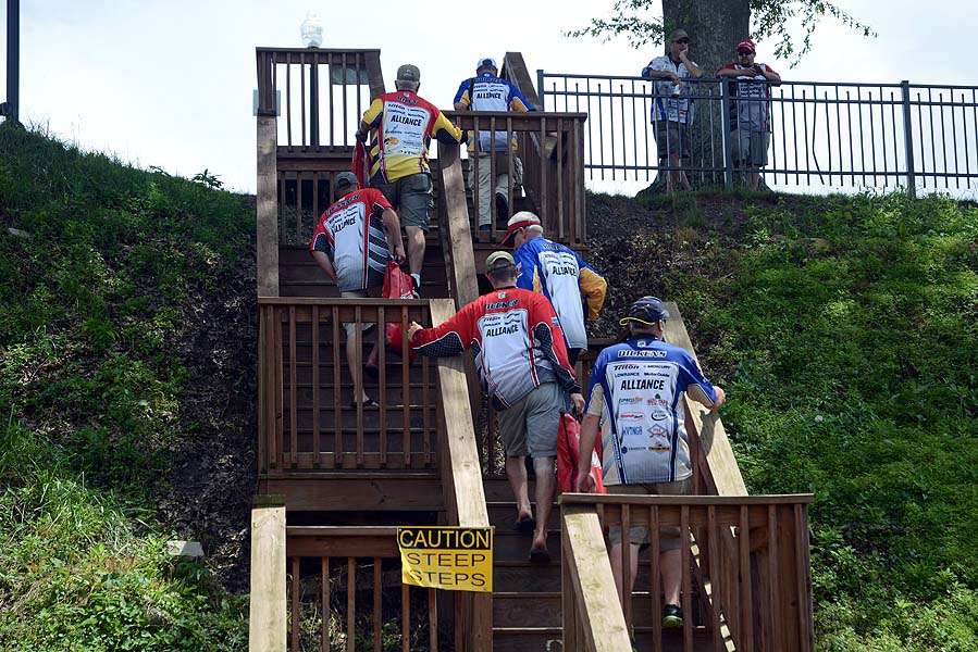 The first flight makes the 45-step ascent up the hill to the weigh-in. 