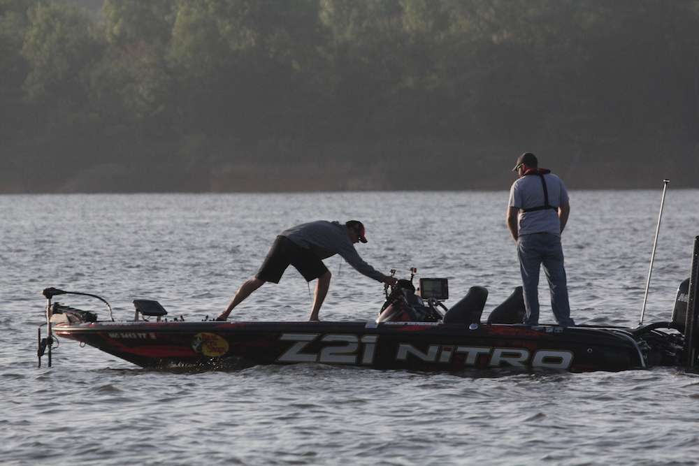 Kevin VanDam arrives to his first spot on Day 1 of Zippo BASSfest at Kentucky Lake presented by A.R.E. Truck Caps. 
