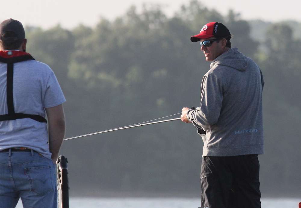 VanDam takes a second to chat with his marshal who has already gotten his money's worth this week on Kentucky Lake, and we're about 45 minutes into Day 1. This is going to be a fun BASSfest. 