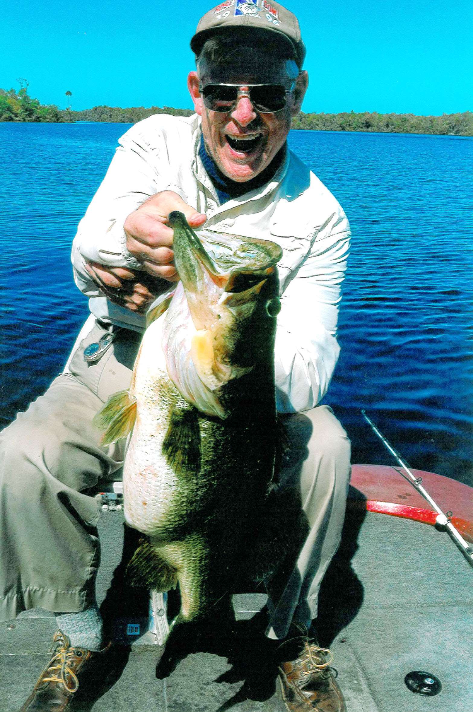 <b>Ed Bryant</b>
<br>Illinois
<br>12-3
<br>St. Johns River, Florida
<br>9-inch shiner, size 5/0 hook with bobber
