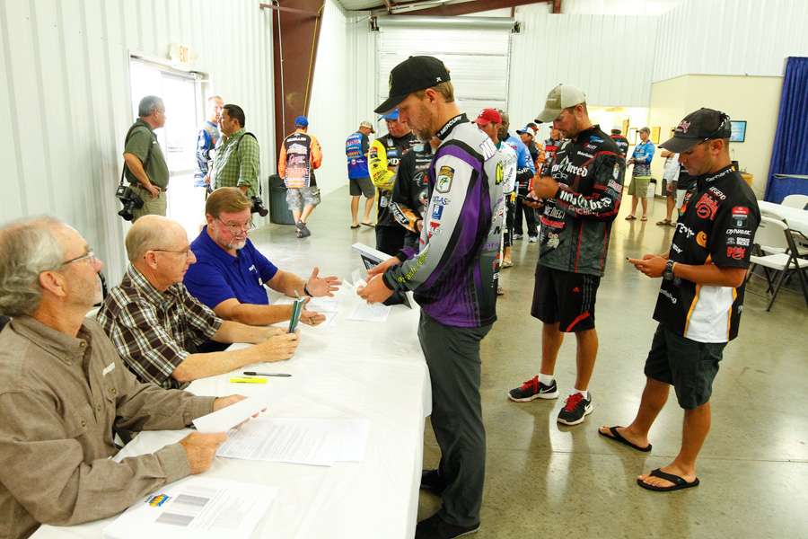Anglers begin to arrive and check in with the B.A.S.S. staff on the eve of Day 1 of BASSfest on Kentucky Lake. 