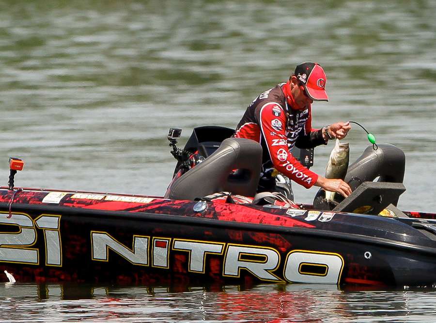 At the time BASSTrakk showed KVD with 16 pounds in the livewell, but that was about to change. 