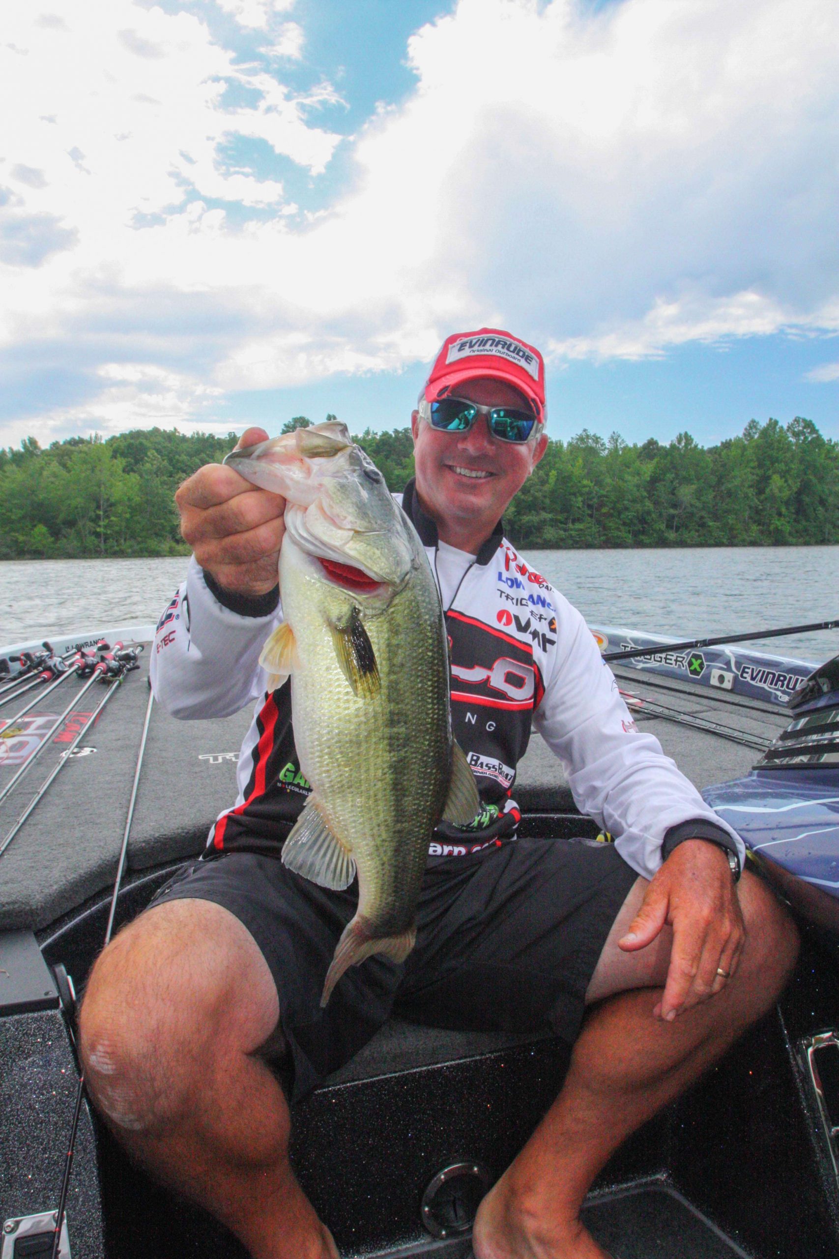 <b>10:04 a.m.</b> - Tharp catches a 3-6 largemouth from a laydown tree on a bladed jig.
