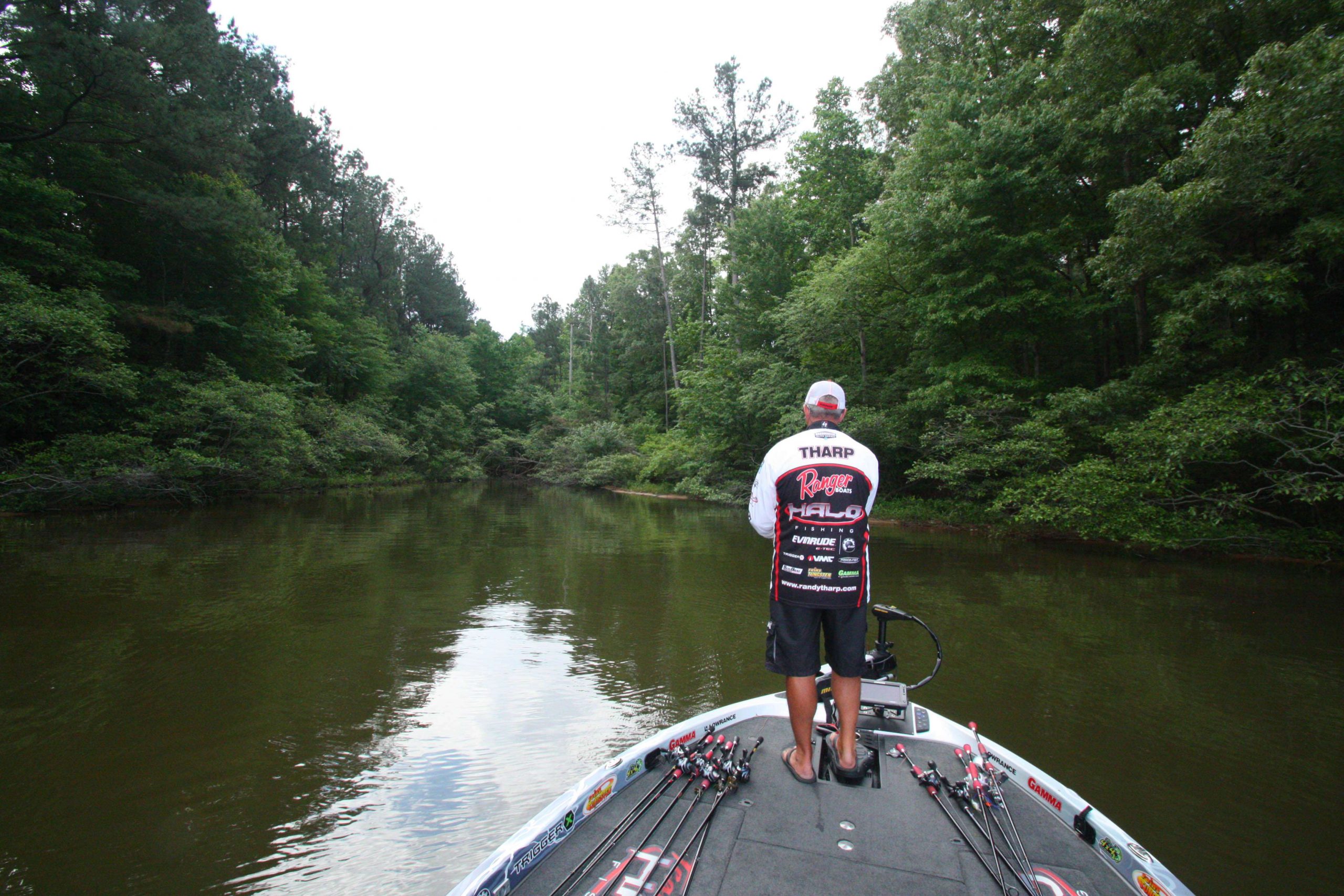 <b>10:35 a.m.</b> - Tharp fishes a shallow pocket with a swim jig.
