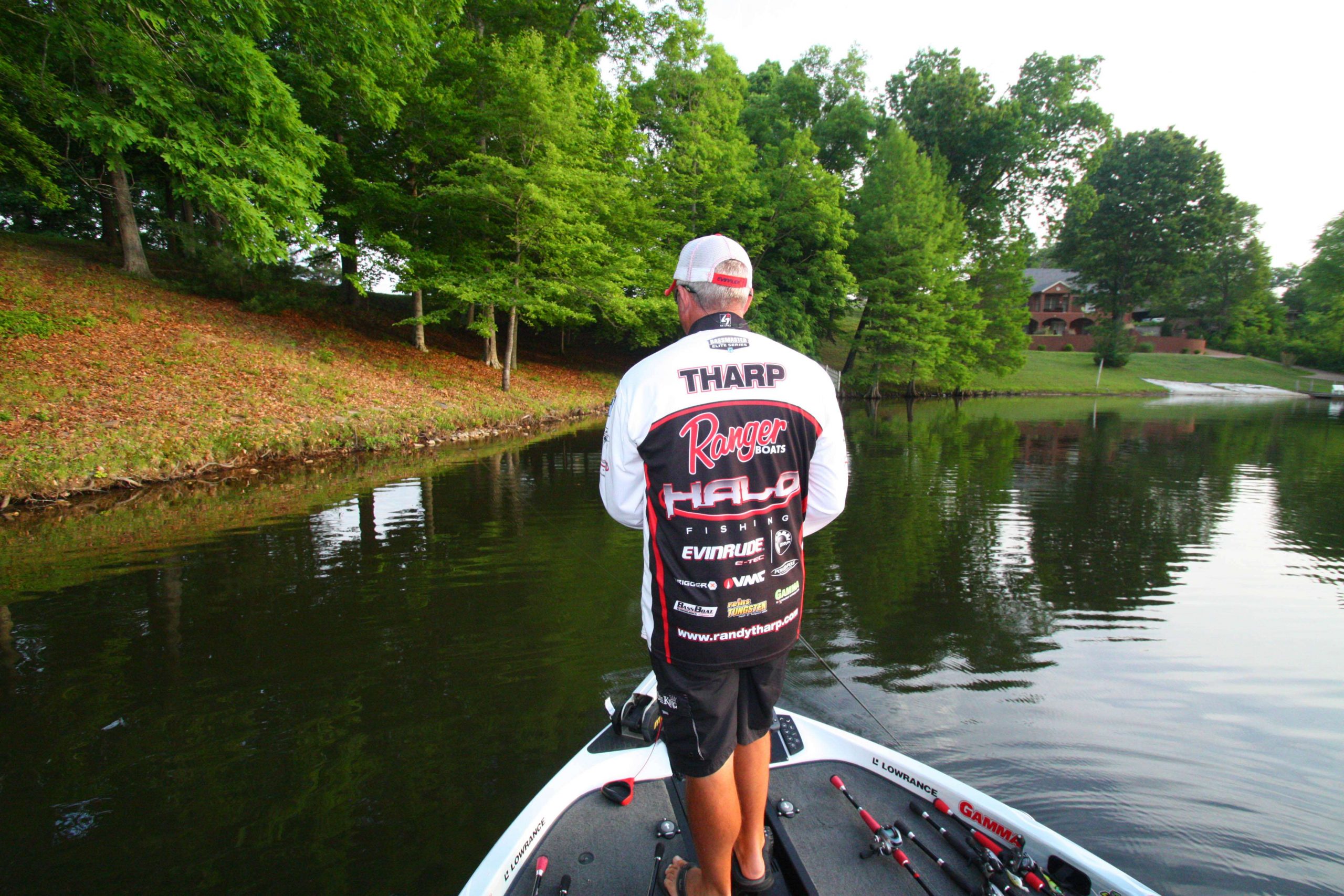 <b>6:43 a.m.</b> - Tharp starts off by throwing a buzzbait.
