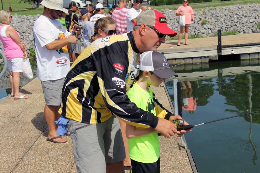 Bassmaster Elite Series pro Brandon Coulter helps out on the docks.