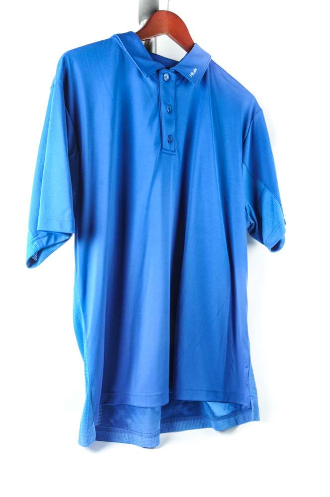 <b>Huk</b><br>
Polo-style short-sleeve shirt<br>
Made from Huk Performance Fabrics with vented sleeves, this polo-style top allows you stay comfortable outdoors - and look good while you're doing it.