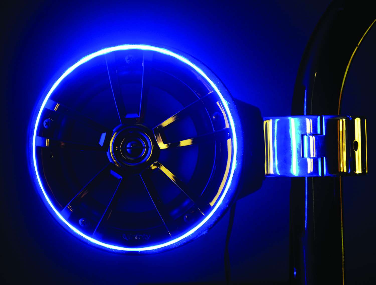 <b>TH-Marine</b><br>	Speaker LED Accent Ring<br>	Light up your boat speakers, and accent any 6-inch round speaker with attractive LEDs. The ring contains 30 attractive blue LEDs, it fits behind 6-inch round speaker enclosures and it offers easy installation.