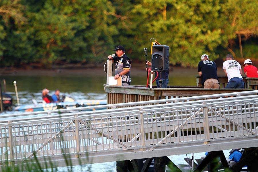 B.A.S.S. Senior Tournament Manager Chris Bowes lines up the boats on the James River for Day 1 of the Bass Pro Shops Bassmaster Northern Open presented by Allstate.