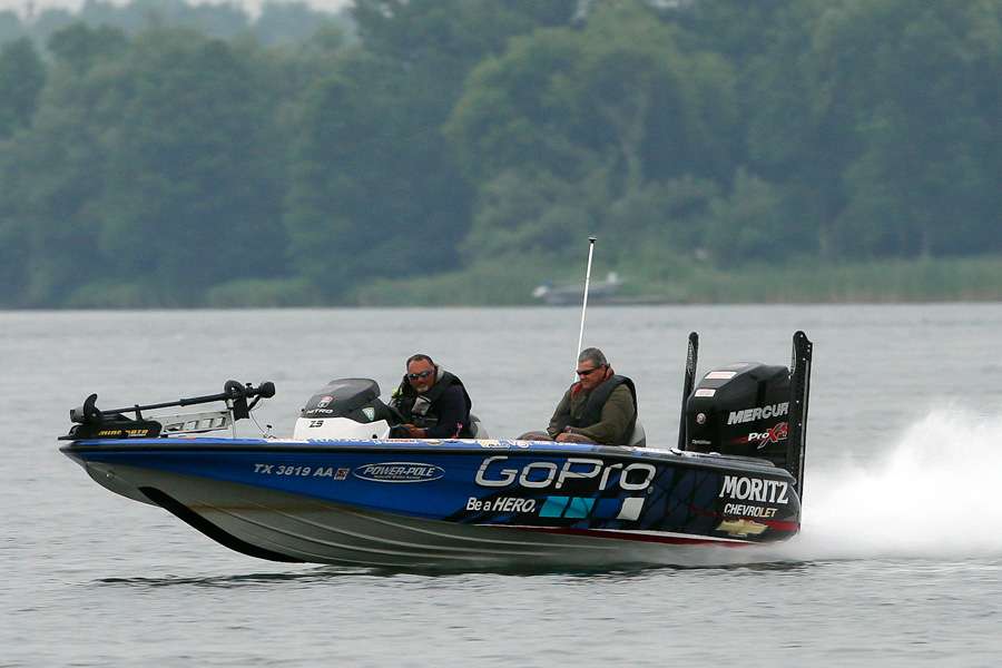 Mike Kernan speeds down the St. Lawrence River early on Day 1. 
