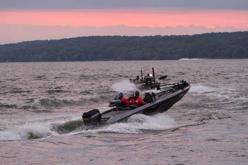 Teams head out to start their day. Kentucky Lake is over 120 miles long and over a mile wide so there is plenty of water to be fished this week.