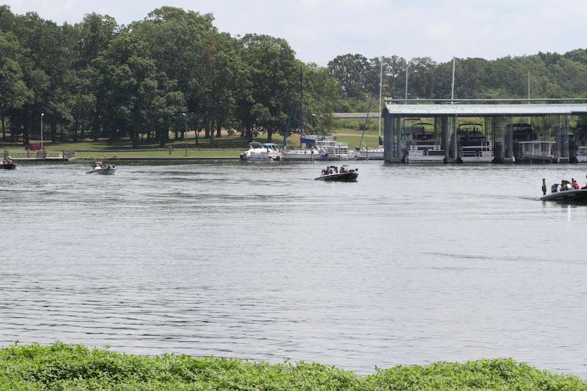 More flights begin to check-in as the weigh-in is in full swing.