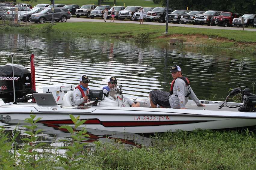 The Day 1 leaders called it quits early and came to weigh-in early.
