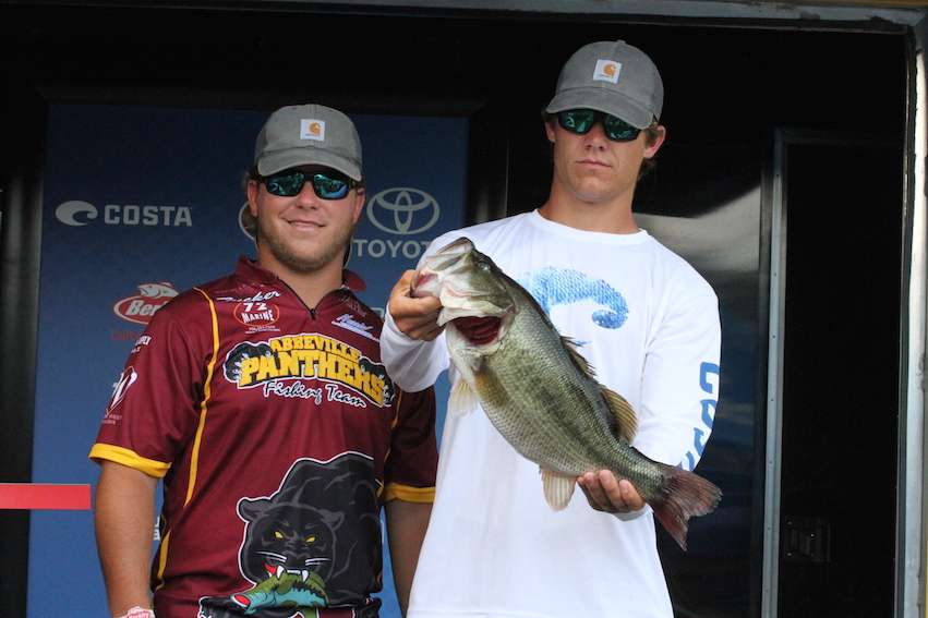 Carter McNeill and Tucker Smith with a 6-13 largemouth that landed them just outside the cut in 4th.