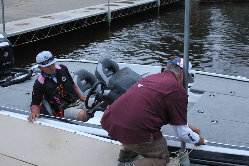 Trevor Lo and Josh Bensema have exhibited nothing but class this week. It's evident where that comes from, their parents. Bensema's father seen here helping Lo dock his boat. 