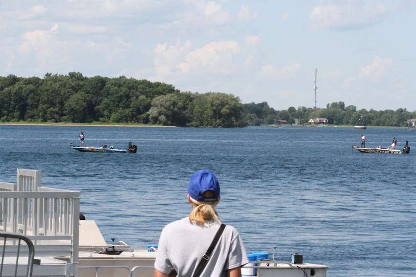 After a stormy morning on Day 1, the sun came out and the fishing heated up in the Evan Williams Bourbon Bassmaster Elite at the St. Lawrence River.