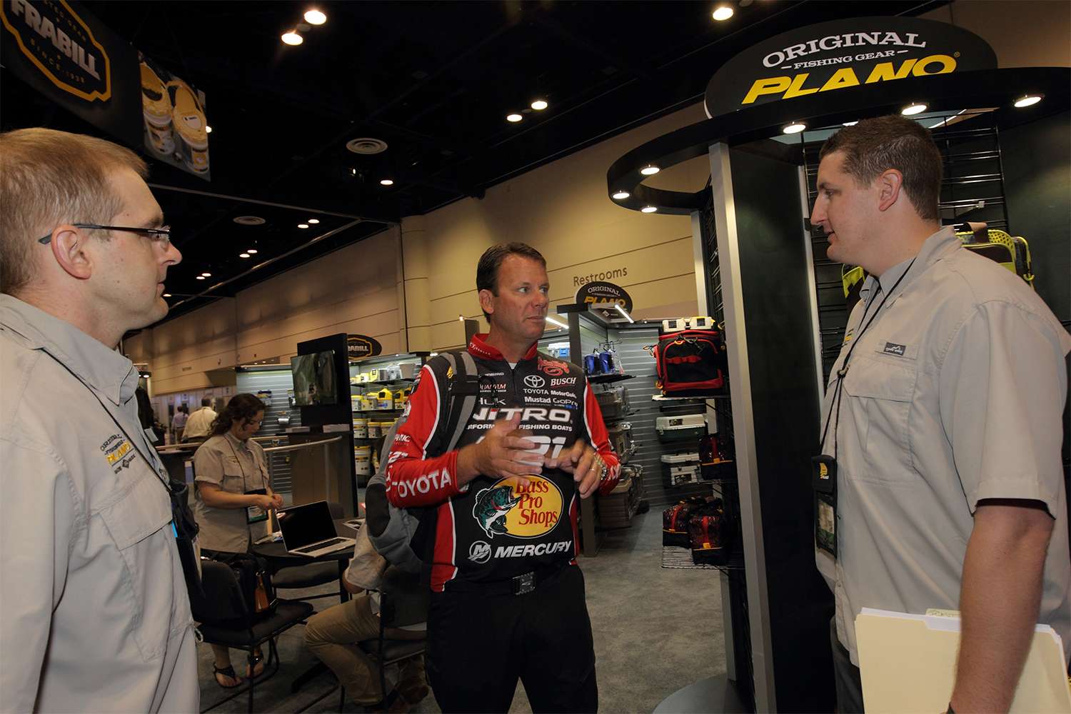 Kevin VanDam sees what he can do for the Plano crew.