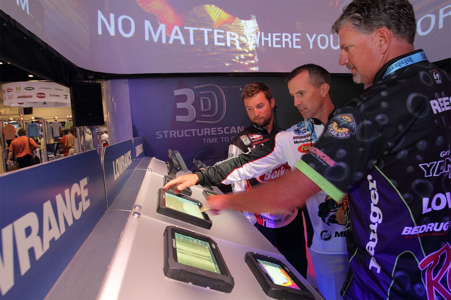 Justin Lucas and Edwin Evers get a primer on Lowrance's new 3D Structure Scan.