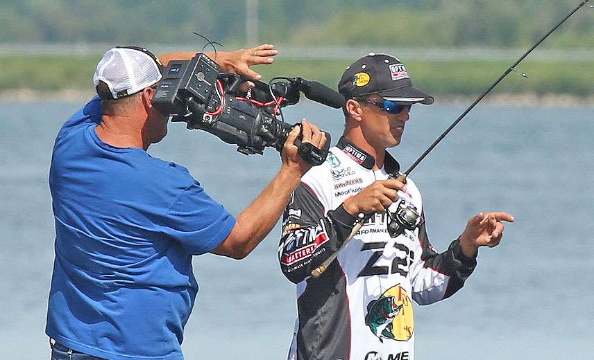 He gave the audience of Bassmaster LIVE a play-by-play of what the fish was doing.