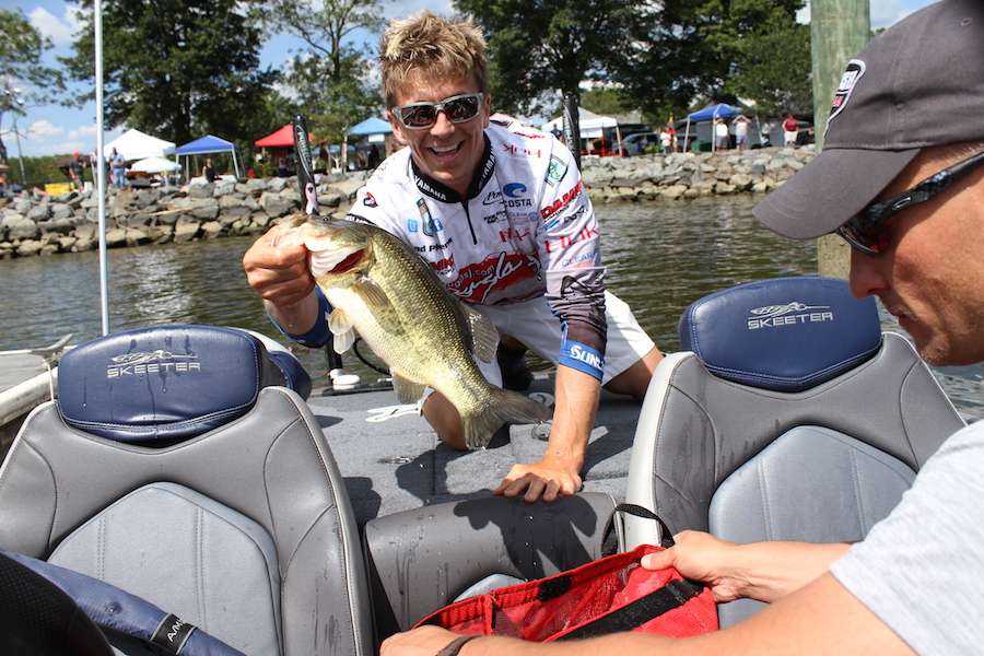 Chad Pipkens shows off a good one from his second place bag. He weighed 16 pounds, 14 ounces.