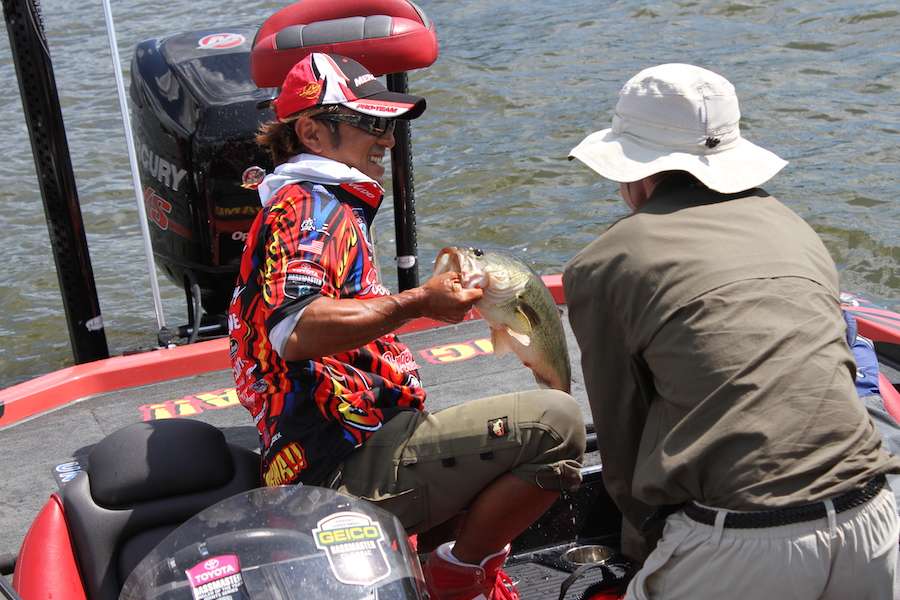 Morizo Shimizu sits in third place after he found Big Momma on Day 1.