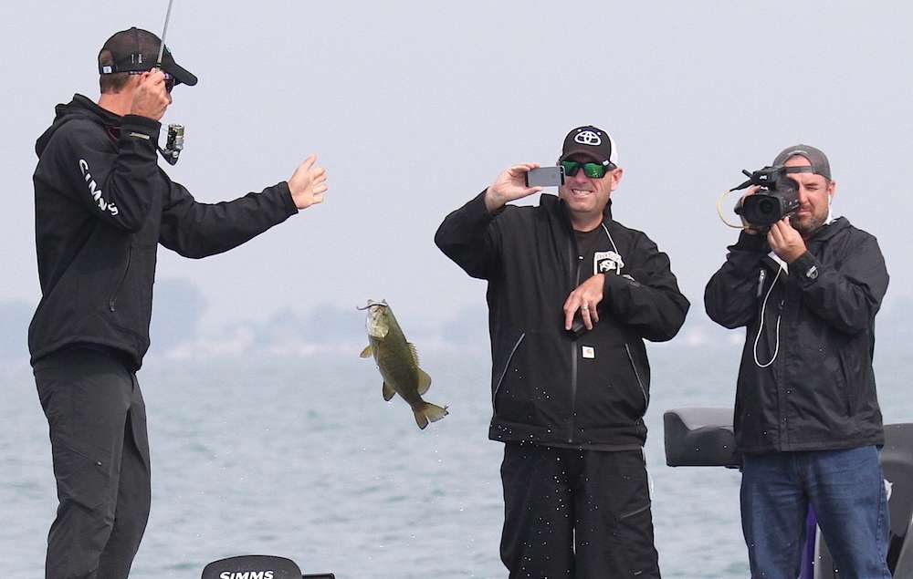Mercer records a BASScam while Billy Chapman streams to the world through Bassmaster LIVE. 
