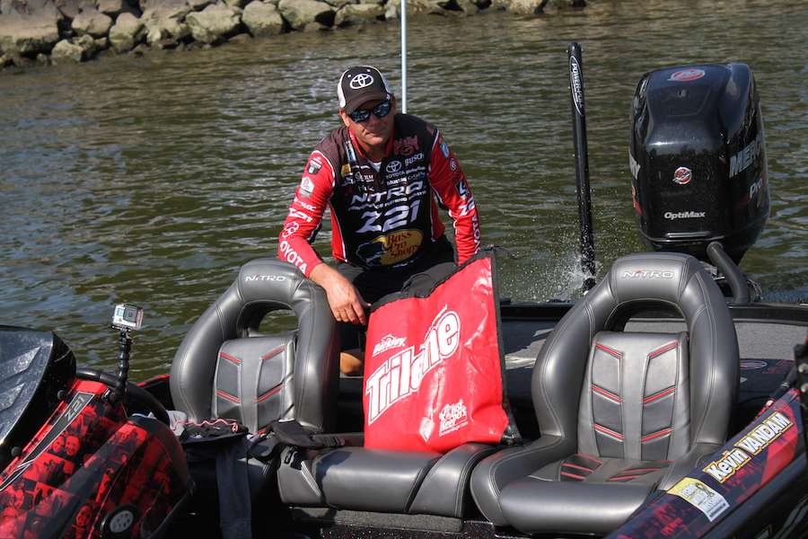 Kevin VanDam had a tough day on the water, but after weighing in he still took time to talk with fans and sign autographs.