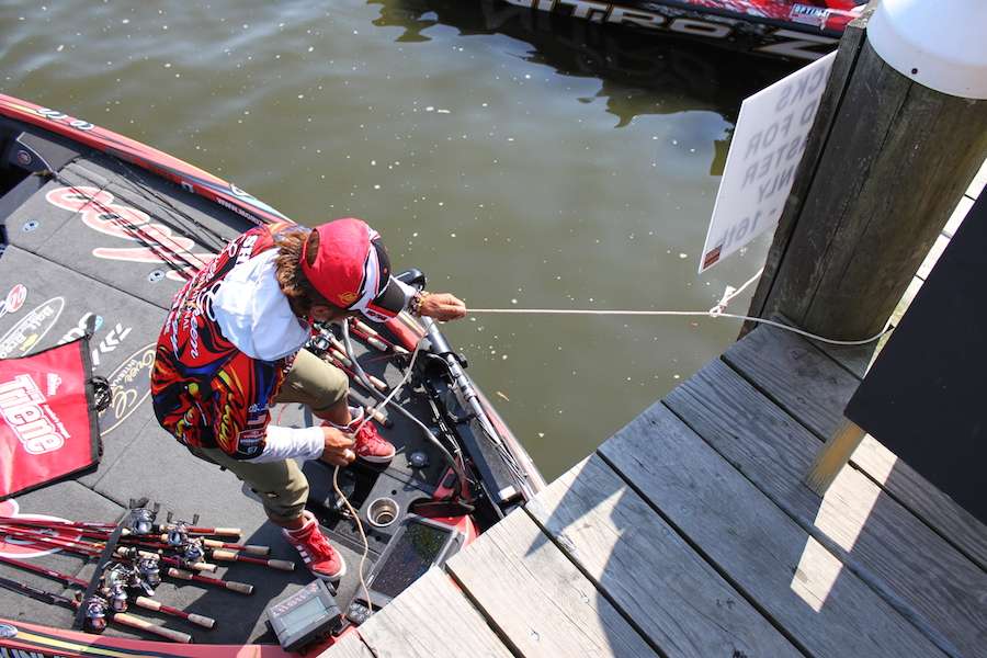 Morizo Shimizu was third place after Day 1. Here he ties up to the dock.