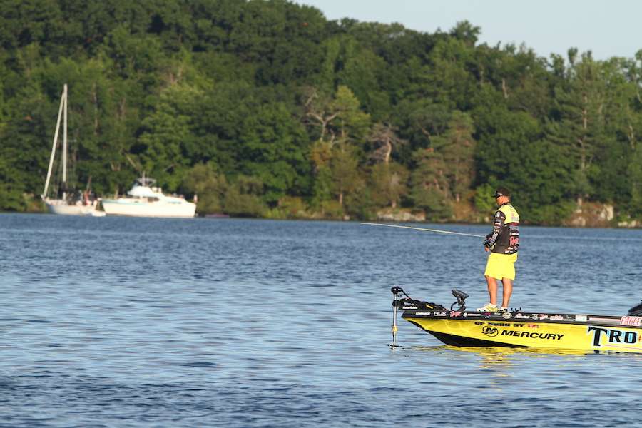 On Day 3 of the Evan Williams Bourbon Bassmaster Elite on the St. Lawrence River, we followed Skeet Reese who was 2nd overall after the Day 2 weigh-in.