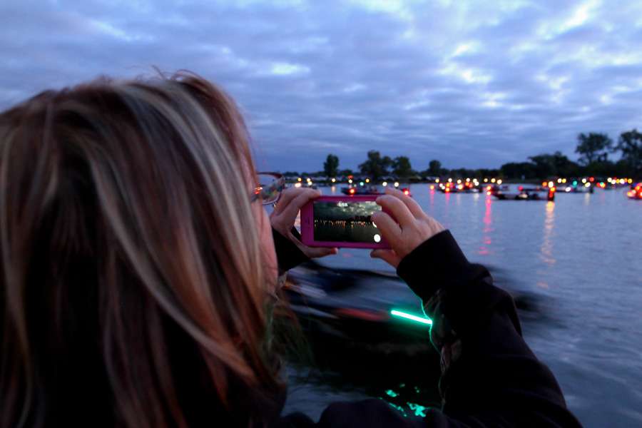 Trudy Tietje takes a photo of her favorite Elite Series angler, her husband Dennis Tietje. 