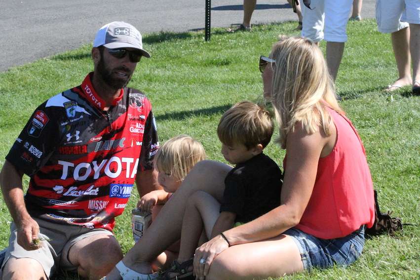 Mike Iaconelli hangs out with his family during the weigh-in.