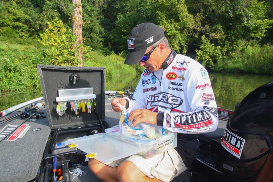 8:26 a.m. Evers opts to try a 3/4-ounce spinnerbait around suspended baitfish schools.