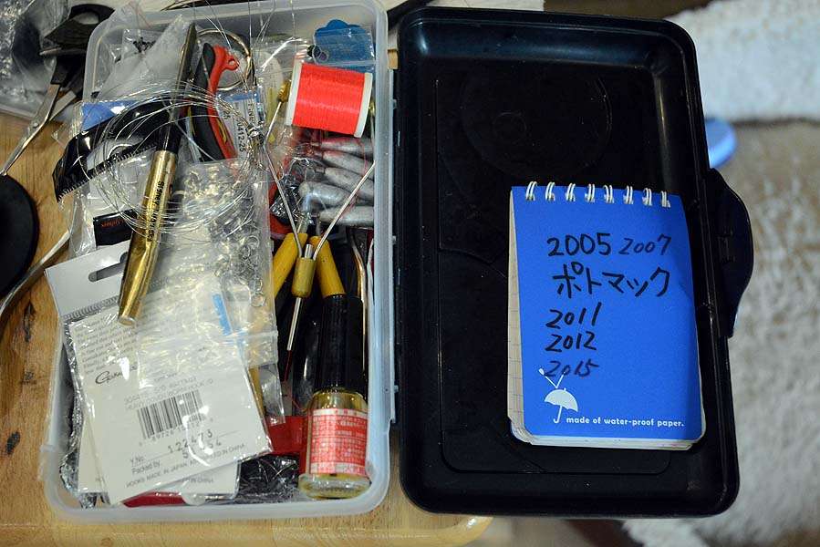 On the lid of this storage box filled with lure components is a special notebook. Note entries include everything from wind velocity and water temperature, to line weights and lure details. Shin keeps detailed notes of every day spent on the water.