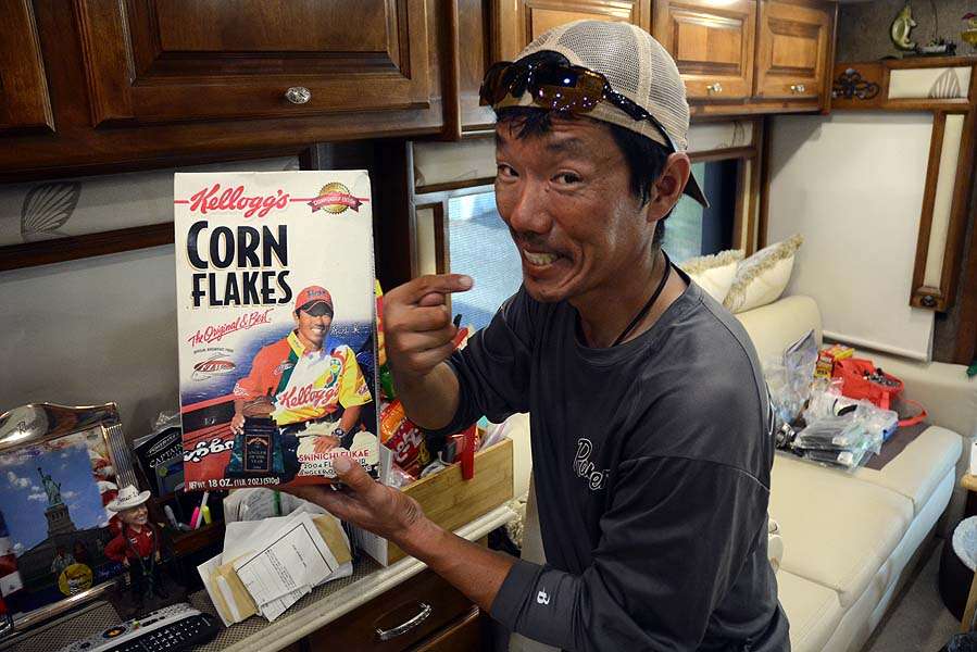 Shin likes Corn Flakes for this obvious reason. He once appeared on the cereal box as an FLW Tour pro. Miyu says cereal is not on tonightâs menu. 