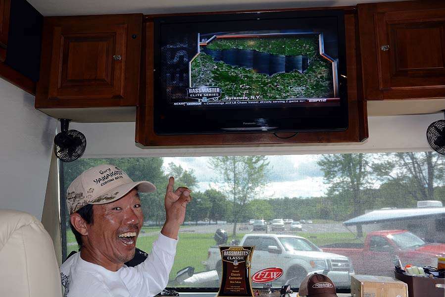 While dinner is cooking, Shin does what many husbands do after work. His TV watching focuses on reruns of The Bassmasters, including this show produced at Oneida Lake. 