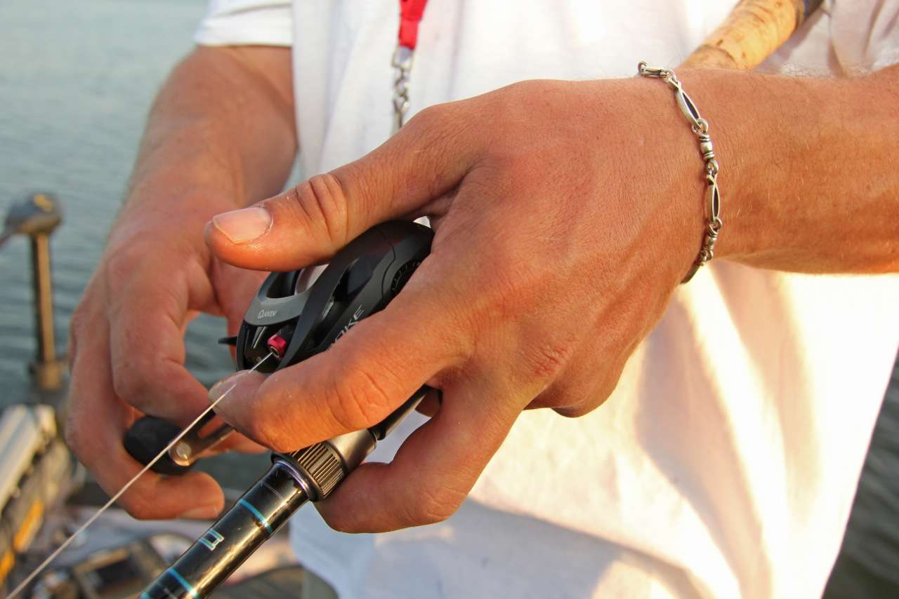 Notice how Homan grips the padded reel handle with his fingers, instead of his thumb. Damage from the explosion left his thumb incapable of gripping the reel handle. This results in sizeable blisters on his fingers after each multi-day Bassmaster Open he competes in.  âMy fingers are numb due to ulnar and radial nerve damage,â says Homan.