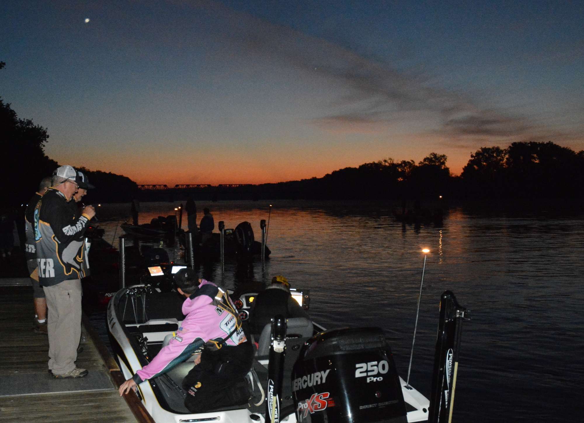 Before the takeoff starts, the first few anglers get their livewell inspected.